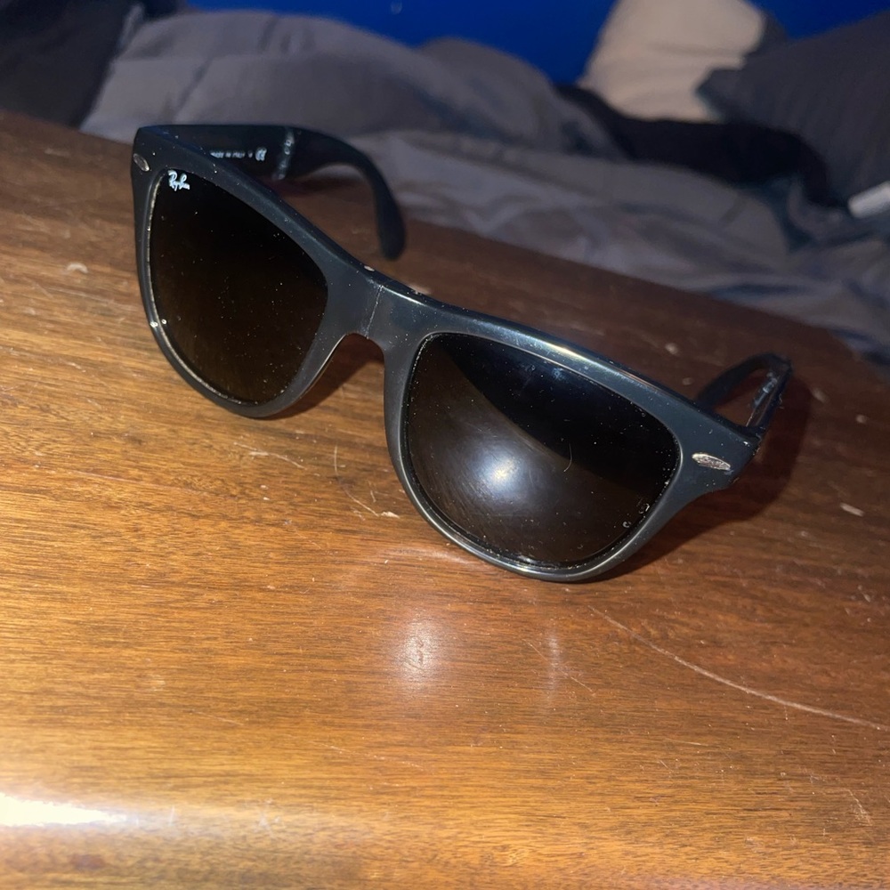 Ray Ban Wayfarer Edition (Foldable Glasses) Near Mint Condition